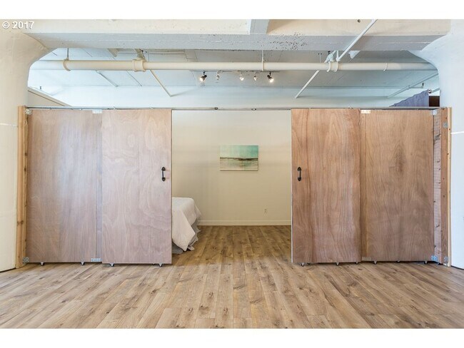 Building Photo - Historic Irving Street Lofts In The Pearl District - Top Floor Unit w/Parking/Rooftop Deck