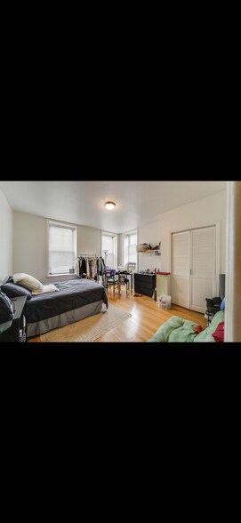 Building Photo - 1131 Washington St