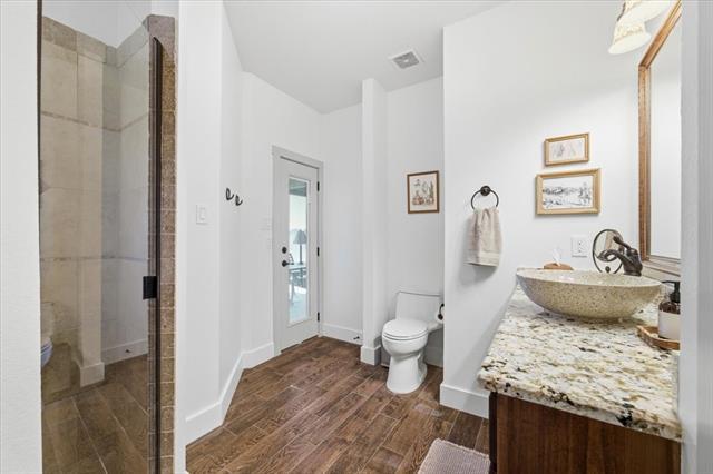 Building Photo - 570 S Point Ct