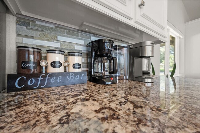 Building Photo - 1012 Chestnut Dr