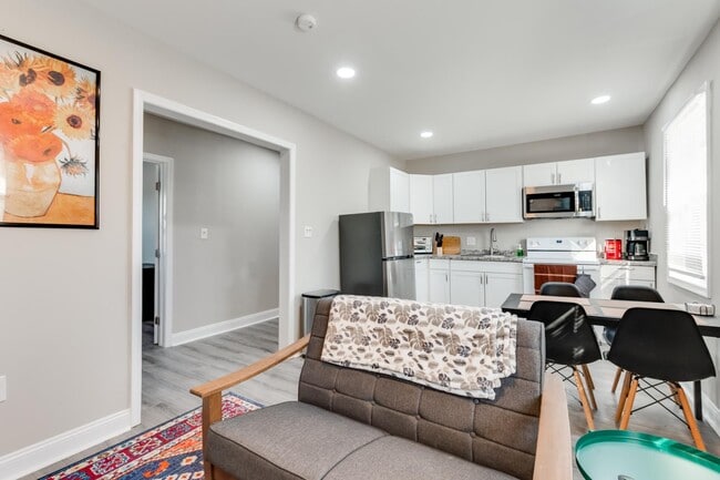 Building Photo - 407 N 3 1/2 Ave