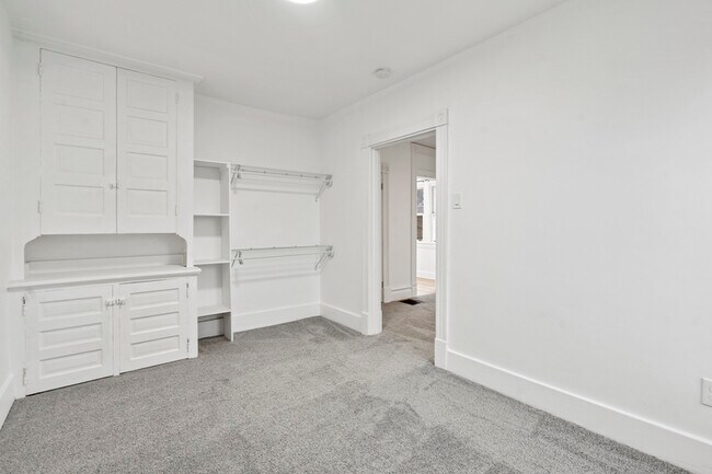 Building Photo - 204 Jucunda St