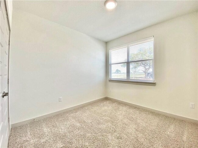 Building Photo - 100 Geminiflora Bend