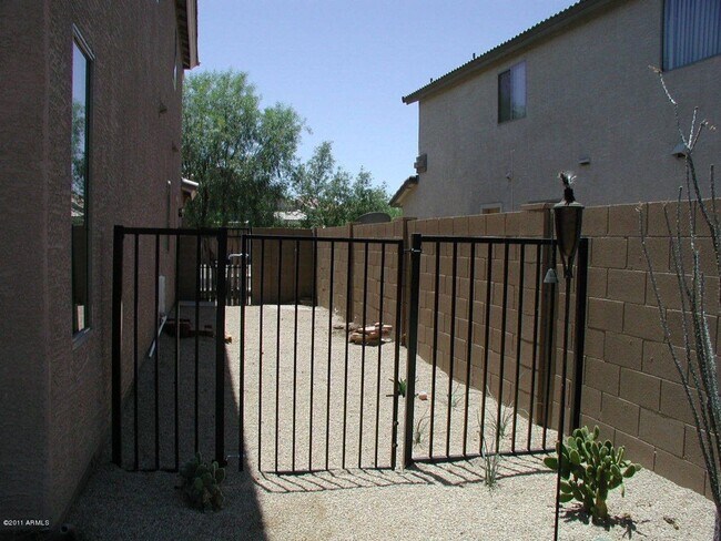 Building Photo - Charming 5 Bed 3 Bath Laveen home