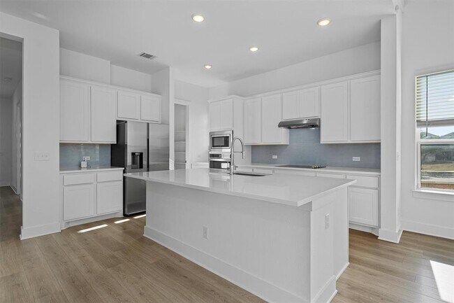 Building Photo - 724 Pinnacle View Dr