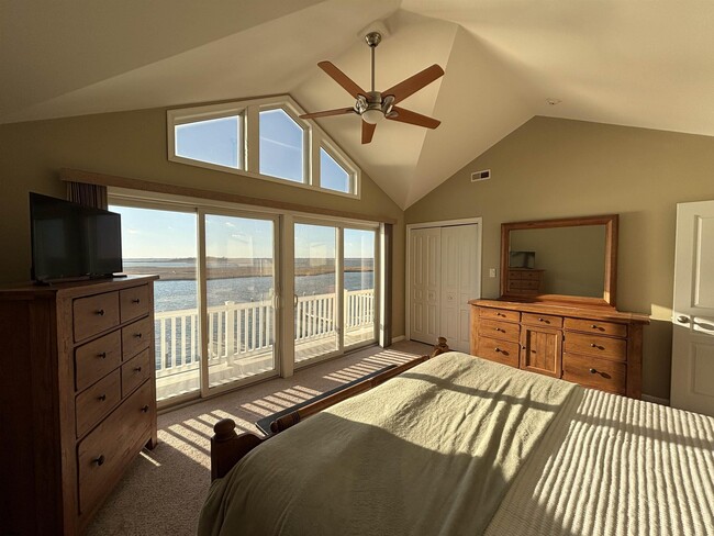 Building Photo - 802 N Harvard Ave