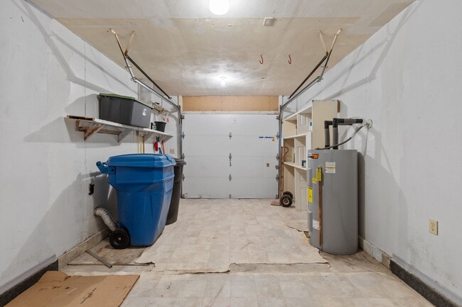 Building Photo - 1636 Mill Oak Dr