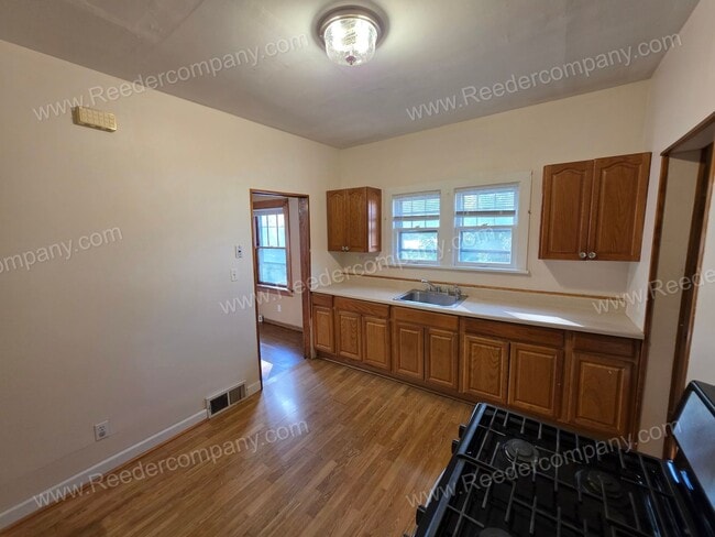 Building Photo - Remodeled 3 bedroom 1 bathroom house