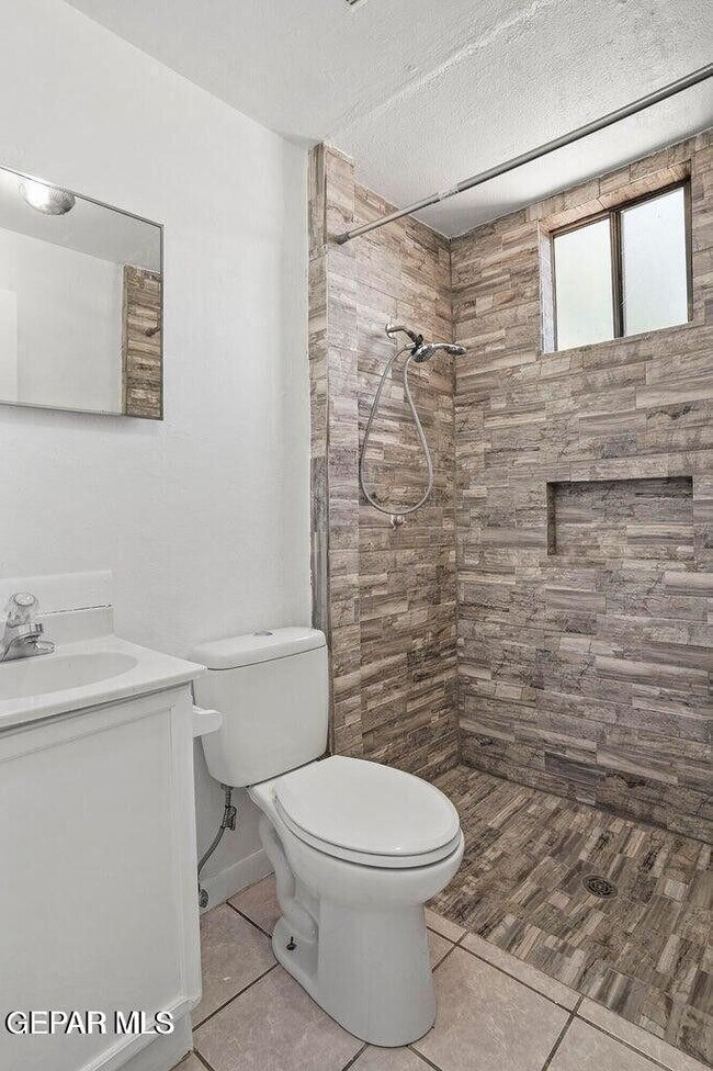 Building Photo - 323 Singh St