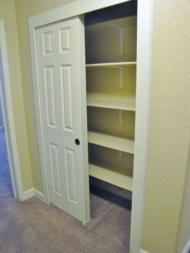 Building Photo - 5BR/2.5BA/3CG, 2808 sq.ft. home in Reflections at Valiente subdivision, Sierra Vista, AZ
