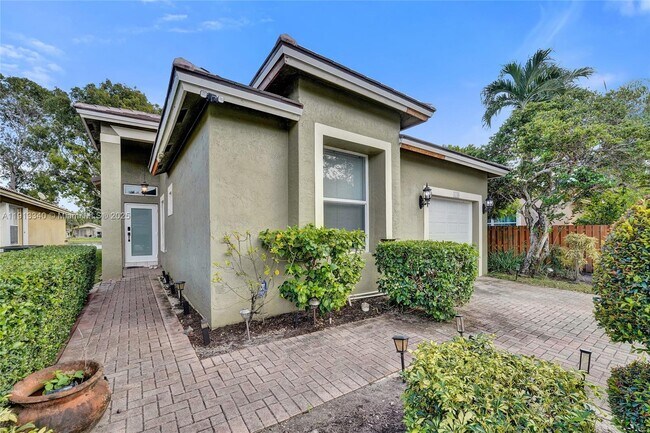 Building Photo - 4118 Sapphire Terrace