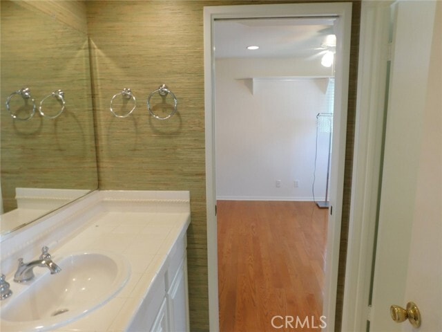 Building Photo - 7 Lakeview