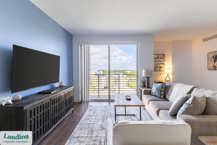 Primary Photo - 200 NE 1st Ave