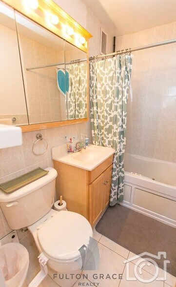 Building Photo - 3950 N Lake Shore Dr