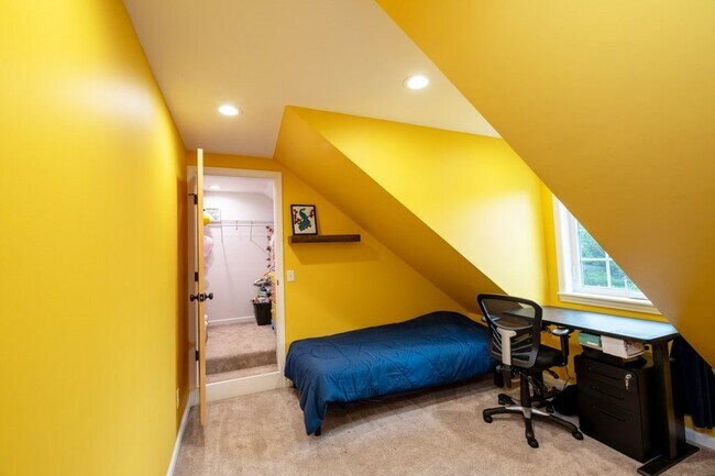 Building Photo - 5 Arrowood Ln