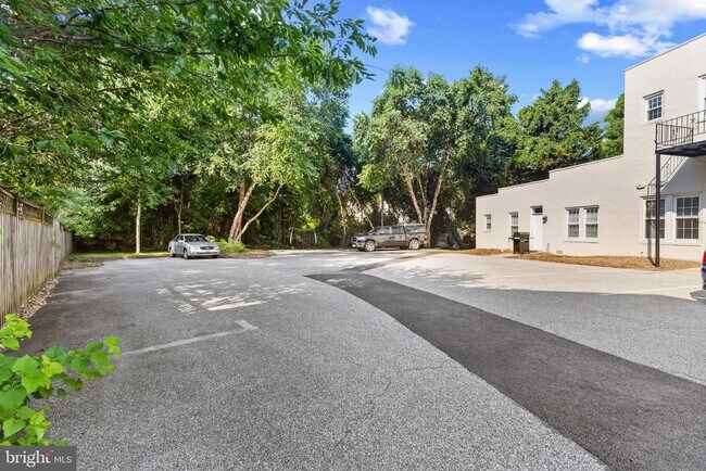 Building Photo - 321 Magothy Rd