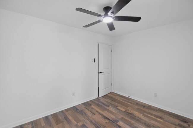 Building Photo - 5675 Sylmar Rd