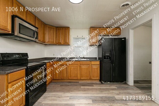 Building Photo - 1006 N Prospect Ave
