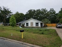 Building Photo - 2020 NE 11th Pl