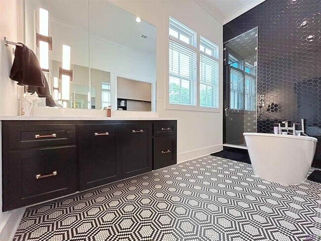 Building Photo - 4 Bedroom House in Pointe Marie- Furnished or unfurnished rental options available.