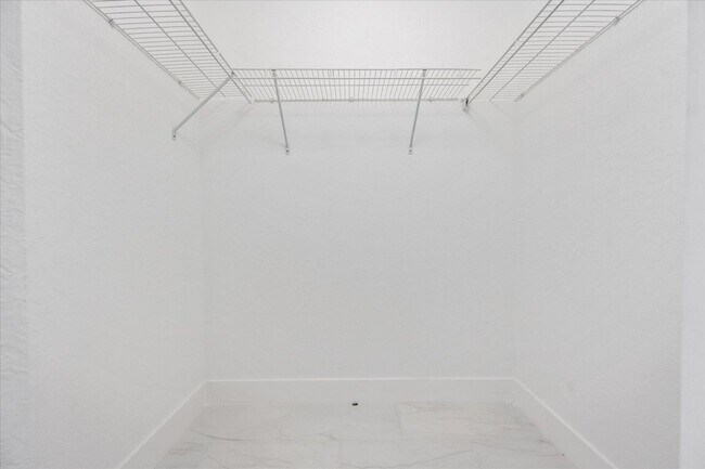 Building Photo - 1165 Golden Lakes Blvd