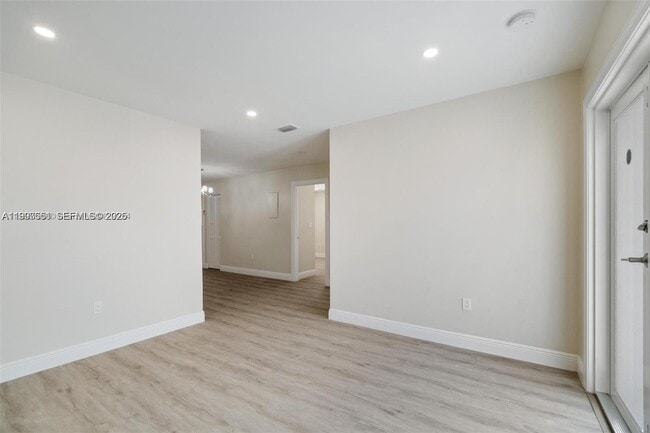 Building Photo - 330 W 74th Pl