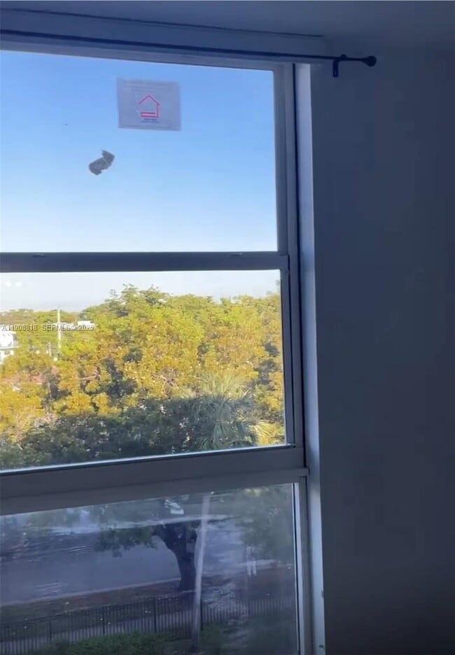 Building Photo - 16851 NE 23rd Ave