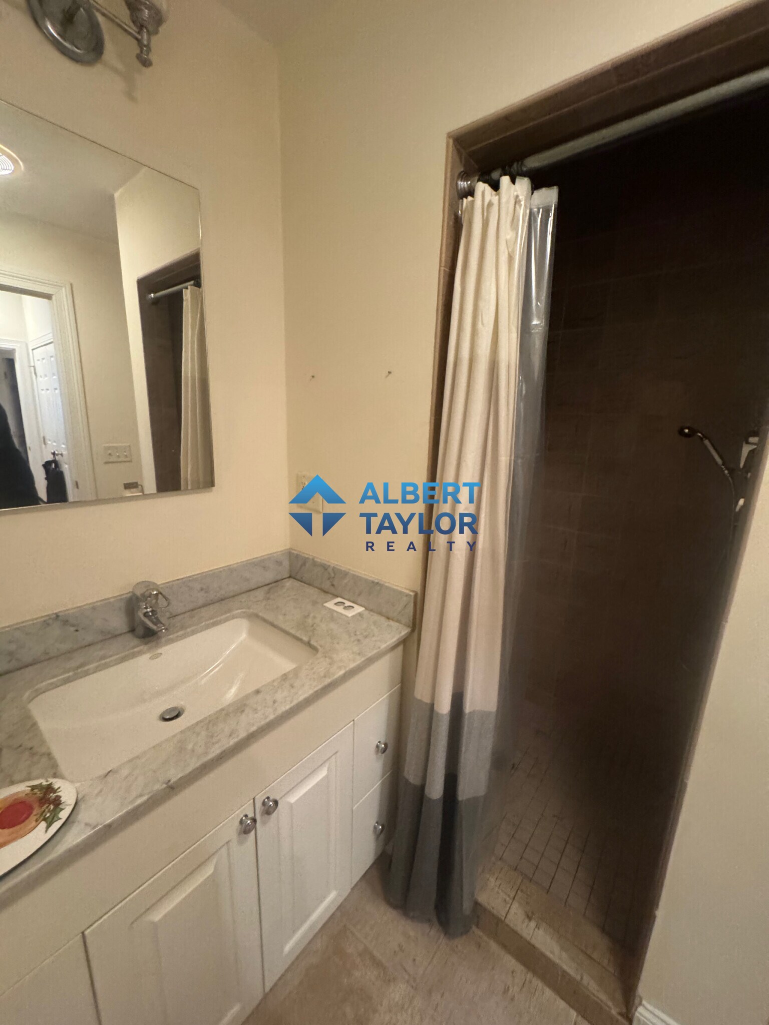 Building Photo - 10 Selkirk Rd