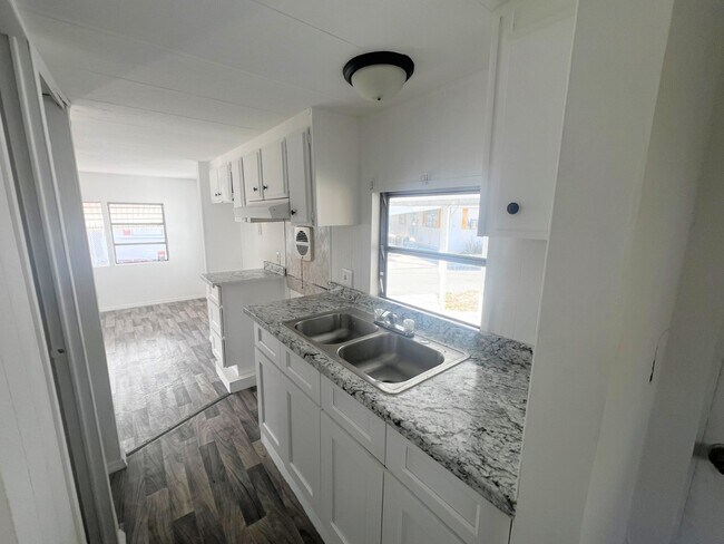 Building Photo - 616 Cortez Rd W