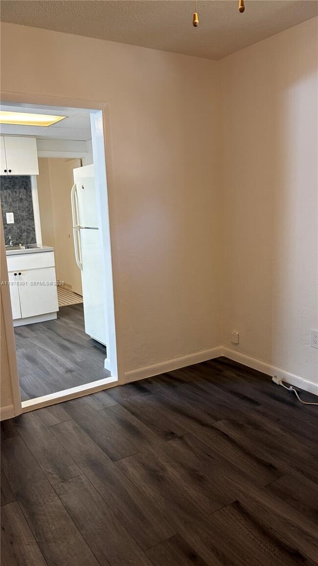 Building Photo - 1913 Harding St