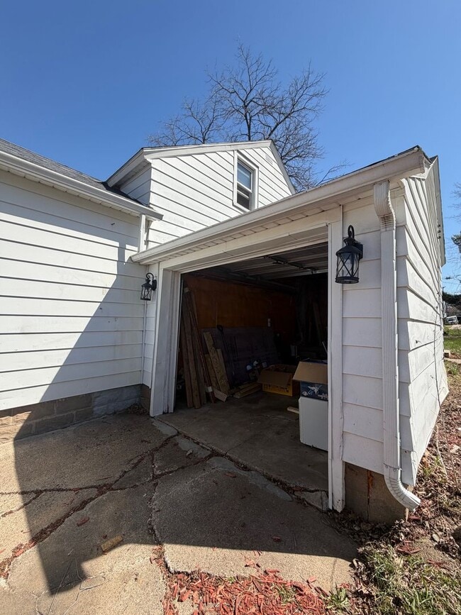 Building Photo - 132 N Jackson St