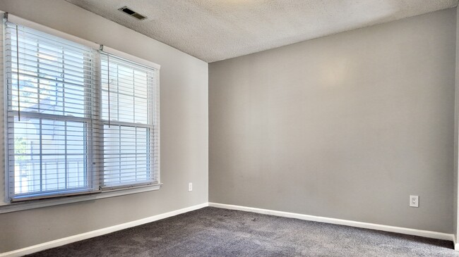 Building Photo - 1007 Brandon Quay