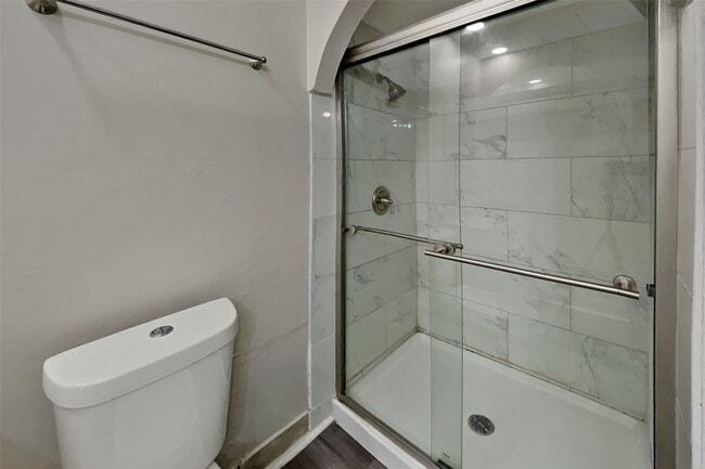 Building Photo - 2102 Turtle Creek Dr