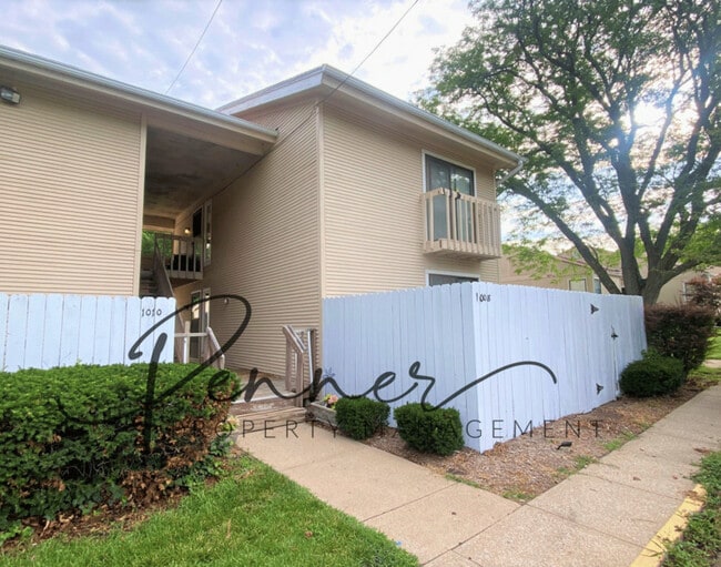 Primary Photo - 1008-A E Maple Ave