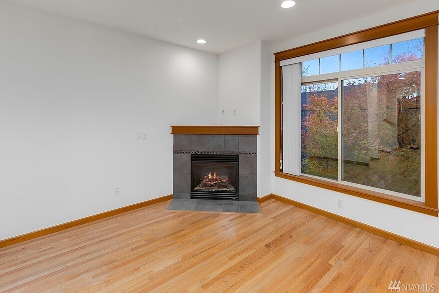 Building Photo - 4312 8th Ave NE