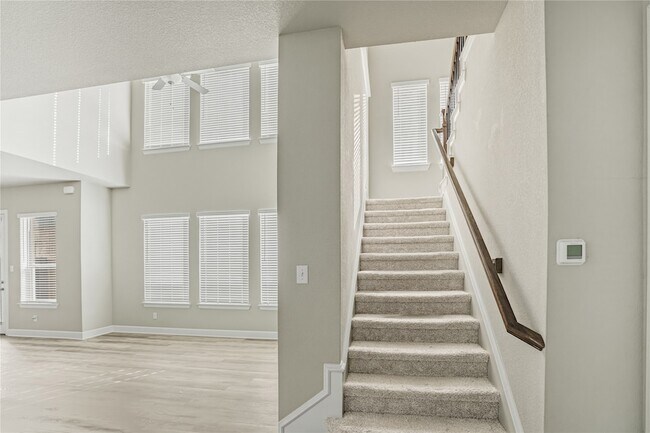 Building Photo - 1621 Rose Willow Wy