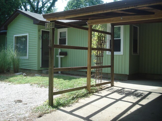 Primary Photo - 214 S Hillsdale Ct