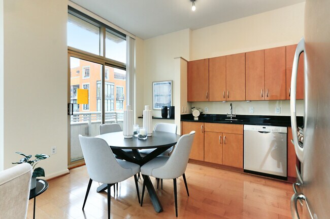 Building Photo - 811 4th St NW