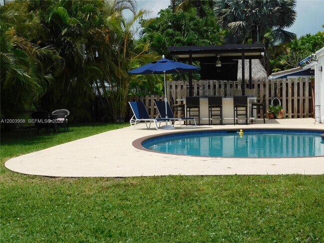 Building Photo - 108 NE 30th St