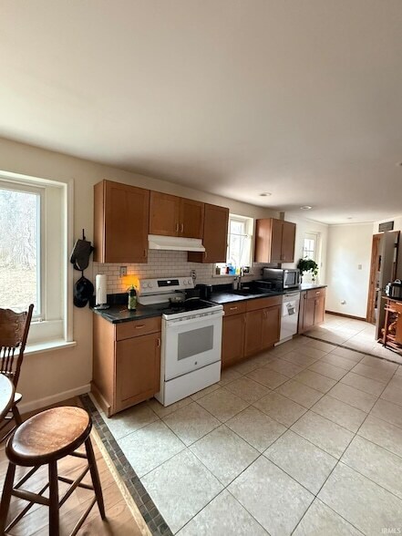 Building Photo - 1310 E Prairie Dr