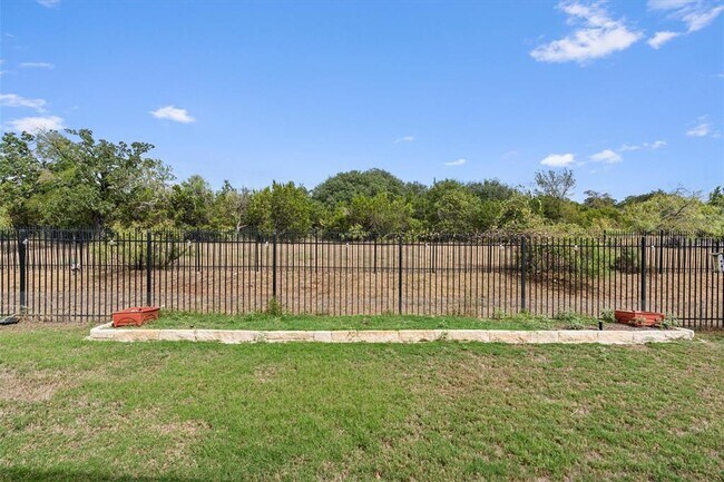 Building Photo - 4660 Katherine Dr