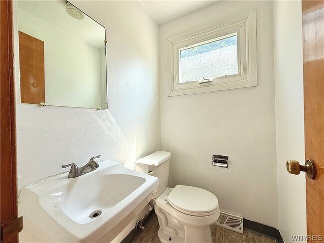 Building Photo - 90 E Summerset Ln