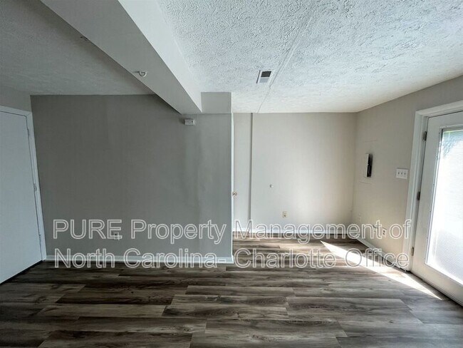 Building Photo - 9445 Lexington Cir