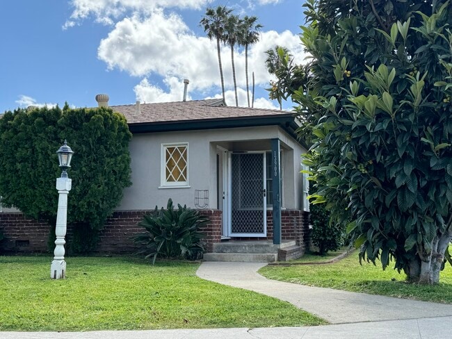 Primary Photo - 13900 Burbank Blvd