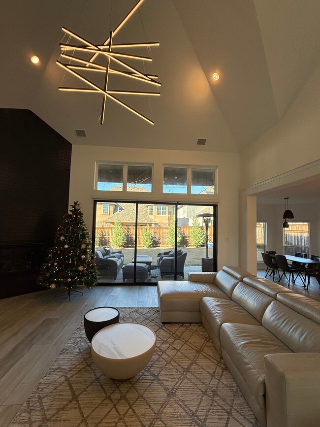 Building Photo - 2832 Fountain Park Dr