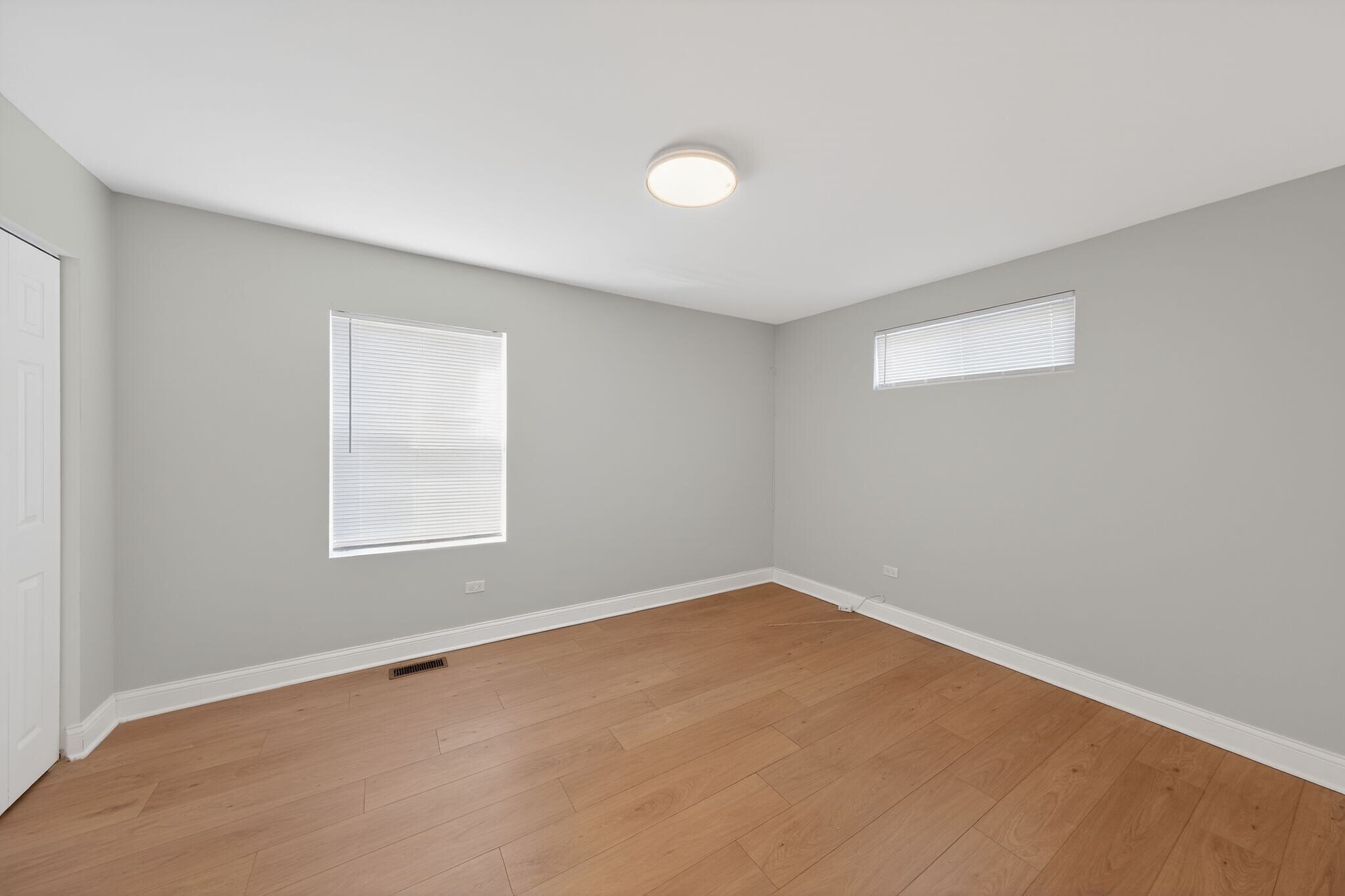 Building Photo - 225 Meadow Ln