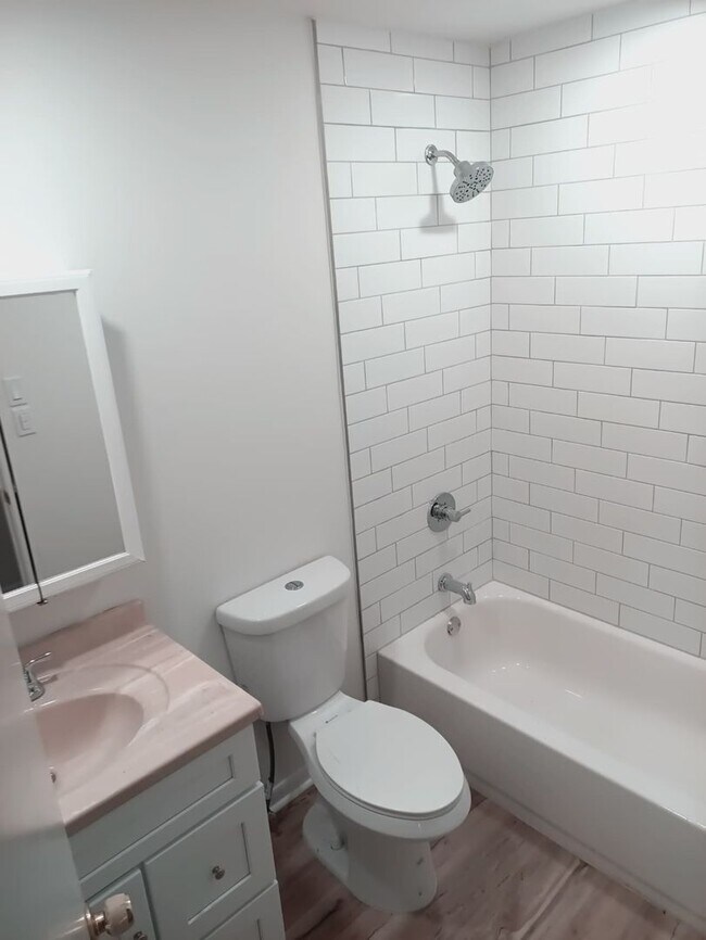 Building Photo - Well-Maintained Home with Modern Features in Prime Live Oak Location