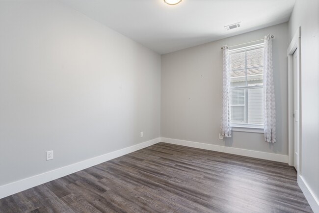 Building Photo - 1734 Pecan St