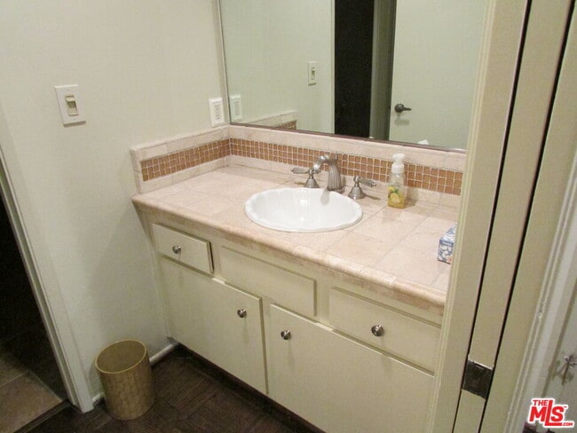 Building Photo - 1850 Midvale Ave