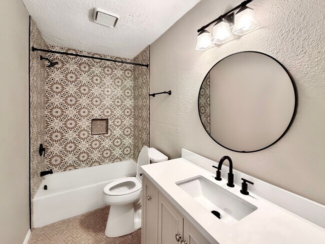 Building Photo - Amazing Quality and Value! Jenks Schools!